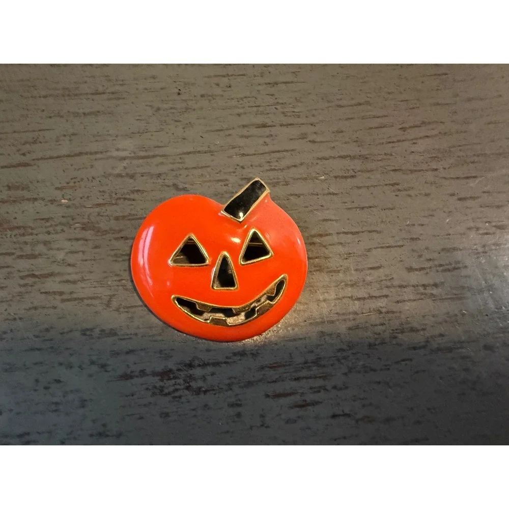 Vintage Halloween Jack O Lantern Pumpkin Brooch Orange Enamel Gold Tone Pin